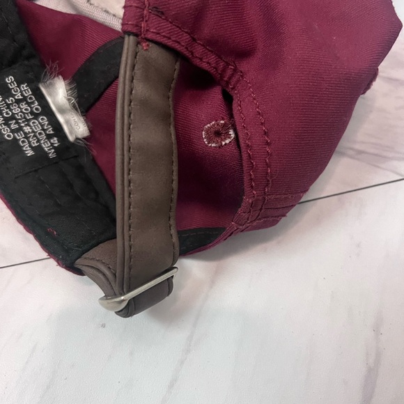 Harry Potter Hogwarts Crest Platform 9 3/4 Hat Maroon Red Adjustable Cap - Picture 6 of 8